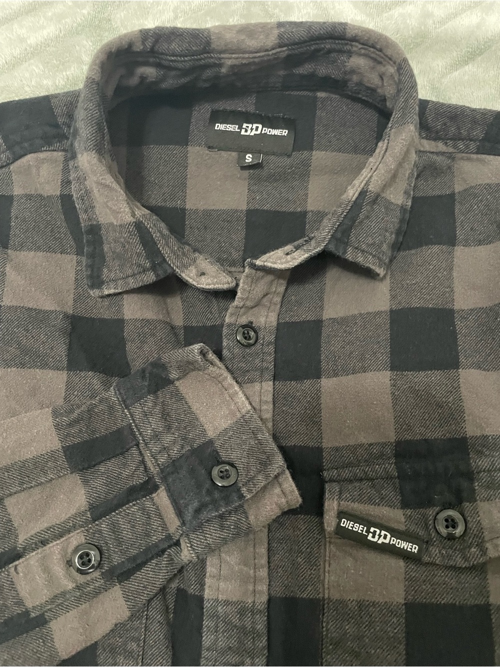 Diesel Power Mens Small Black Grey Plaid Flannel 2 Pocket Long Sleeve Button Up